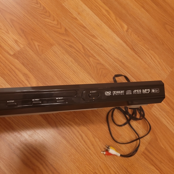 Insignia NS-FS DVD Player - Picture 3 of 6